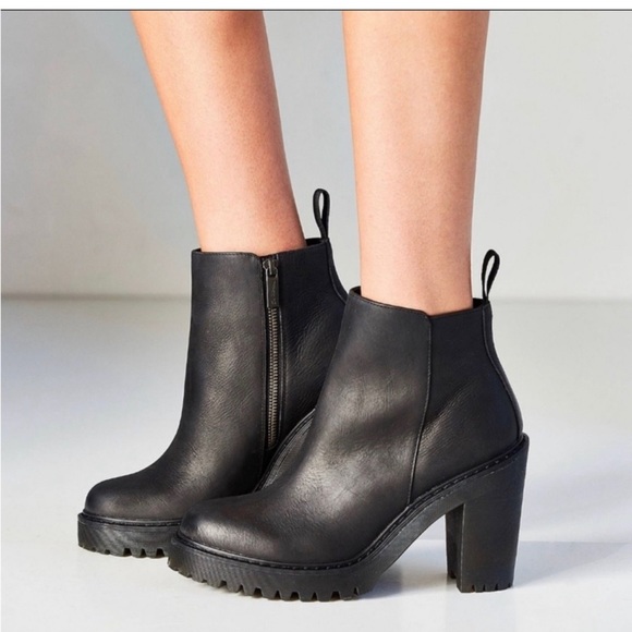 Dr. Martens Magdalena Black Leather Platform Ankle Boots, Size 7 - Picture 4 of 4